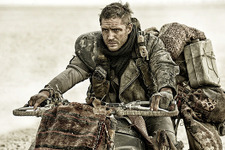 “世界3位のハンサム”トム・ハーディ、新生『マッドマックス』で大ピンチに!? 画像