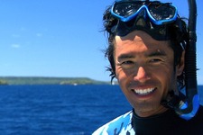 【特別映像】伊藤英明、奇跡の海で親子クジラと大接近！「子どもがいたら見せたい」 画像