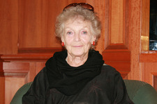 『マルタのやさしい刺繍』シュテファニー・グラーザー「刺繍はダメでも運転は得意！」 画像