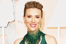 スカーレット・ヨハンソン、ジョン・トラヴォルタの“奇行”に「気持ち悪くなかった」 画像