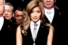 ローラが新総理に!?　“改革”第1弾は「ワッキーの全身脱毛」 画像