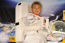 “ウルトラマン”つるの剛士、ハネムーンは月へ？　『ザ・ムーン』カフェオープン 画像