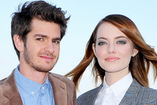 エマ・ストーン、アンドリュー・ガーフィールドとはまだ続いている？ 画像