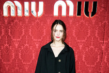 「ミュウミュウ」初のフレグランス・モデルに話題の仏女優を起用 画像