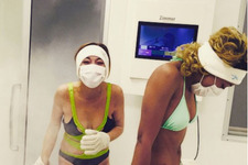 リンジー・ローハン、冷凍室ではしゃぐ姿を公開 画像