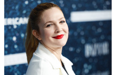 ドリュー・バリモア、仕事よりも育児が優先 画像