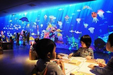 夏はクリエイティブな体験を！「チームラボ お絵かき水族館」がファミリア銀座本店にて開催 画像