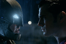 【特別映像】バットマン「人間の力を思い知れ」、“悪”のスーパーマンと直接対決へ！ 画像