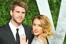 マイリー・サイラス、元婚約者と復縁か!? 画像