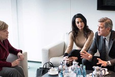 ジョージ・クルーニー、アマル夫人とともにドイツのメルケル首相と面談 画像