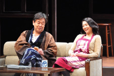 小泉今日子が巧みに家庭を操る？　エプロン主婦姿に喫煙シーンも！ 画像