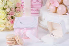 【3時のおやつ】パールカラーが輝く宝石のようなマカロン登場！　「ラデュレ×ミキモト」 画像