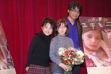 フランスの天才少女が来日！　『ユキとニナ』舞台挨拶でさくらまやが歓迎の熱唱！ 画像