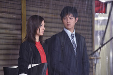 女同士が物件の取り合い！万智に勝ちたい庭野は…「家売るオンナ」第5話 画像