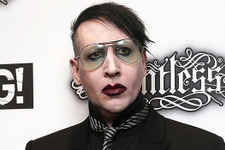 マリリン・マンソン、ドラマのために本物のヒルを食べるフリ！ 画像