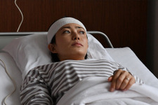 家族を奪われていく“亜紀”菅野美穂にさらなるピンチが…「砂の塔」第8話 画像