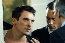 ジョナサン・リス＝マイヤーズが空港で泥酔、UA機から搭乗を拒否される 画像