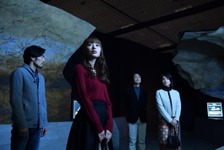 石田ゆり子、「世界遺産 ラスコー展」で大谷亮平＆内田理央に遭遇!?「逃げ恥」 画像