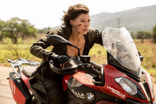 “バイオ”新作をBMWが駆け抜ける…『バイオハザード：ザ・ファイナル』に S 1000 XR が登場 画像