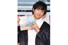 小関裕太、クリスマスは舞台共演者とプレゼント交換！ 「1,500円以内で考え中」 画像