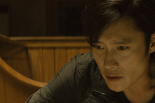 【特別映像】イ・ビョンホン、スタントマンは不要！野心家弁護士とのバトルシーン解禁 画像