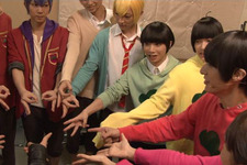 舞台「おそ松さん」6つ子たちの素顔をチラ見せ！ 秘蔵メイキングを一部公開 画像
