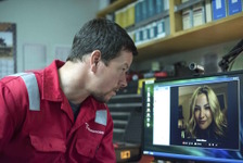 ケイト・ハドソン、夫婦のSkypeタイムが突然遮断…『バーニング・オーシャン』本編映像 画像