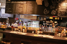 ふわふわバンズと牛100%の粗挽きパティ！ 「RICH GARDEN」の“ご褒美ハンバーガー” 画像