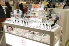 普段のメイクが大変身!? 一度使うと手放せないマストバイ”化粧筆” 画像