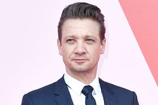 ジェレミー・レナー、スタント中に両腕を負傷…撮影に影響は？ 画像