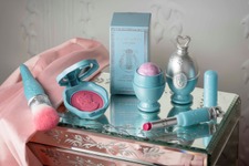 ブドワールを表現した気品あふれる「レ・メルヴェイユーズ ラデュレ」のオータムコレクション登場！ 画像