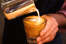 珈琲マニア必見！ラテアートが美しい路地裏のコーヒースタンド 画像