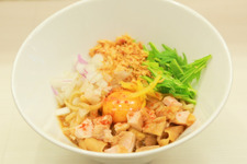 ラーメンとパスタのいいとこ取り！ 新感覚まぜ蕎麦「ラパス」を満喫 画像