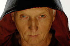 『ソウ』ジグソウ役のトビン・ベル　プライベートでフードを被って外出し悲劇が… 画像