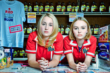 コンビニ・ウォーズ〜バイトJK VS ミニナチ軍団〜