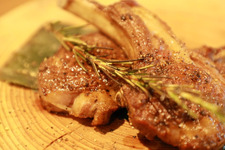 スパイシーな香りが脳天直撃！ コスパ最強のうますぎるラムチョップ 画像