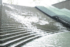 大阪駅直結！ブランチにもおすすめの滝ビューカフェ 画像