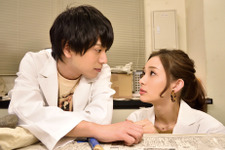 足立梨花、黒羽麻璃央の“骨に”キュン!?『アヤメくんののんびり肉食日誌』予告編 画像