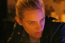 ジェンダーレス女優エリカ・リンダー「魂を吹き込んだ」『アンダー・ハー・マウス』 画像