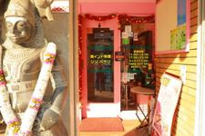 ピンク一色！ キュートな空間でいただくテント型お米クレープ 画像