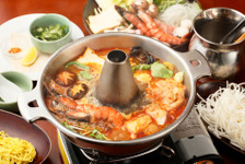 秋の涼しい季節に、恵比寿「coci」の“トムヤムパクチー鍋”でウマ辛タイ料理を満喫！ 画像