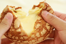 関西ではここだけ！ 3層重ねの新食感シュークリーム 画像