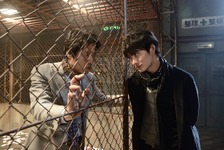 堤真一×岡田将生が対峙！「名刺ゲーム」場面写真＆追加キャスト解禁 画像