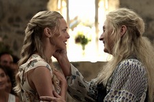 『マンマ・ミーア！ ヒア・ウィー・ゴー』8月公開決定＆特報解禁！ L・ジェームズ歌唱シーンも 画像