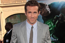 離婚の傷心から復活？　ライアン・レイノルズにシャーリーズ・セロンと交際のうわさ 画像