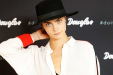 カーラ・デルヴィーニュ、豪華セレブたちと誕生日をお祝い！うわさの“彼女”も!? 画像