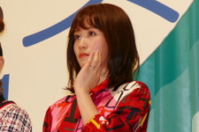 前田敦子、結婚発表後初めてファンの前に！「幸せな現場」左手薬指に指輪がキラリ 画像