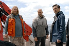 巨大ザメに飲み込まれる!? 絶体絶命のピンチにJ・ステイサムが…『MEG』本編映像 画像