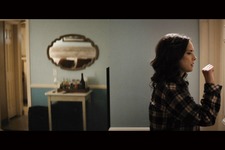 ウィノナ・ライダーを襲う思わぬハプニング…！ 『おとなの恋は、まわり道』本編映像 画像