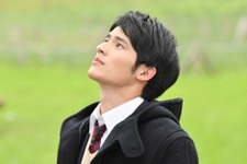 岡田健史扮する社会人“晶”に「イケメン炸裂」の声、“平成2018年”はトレンド入り…「中学聖日記」最終話 画像